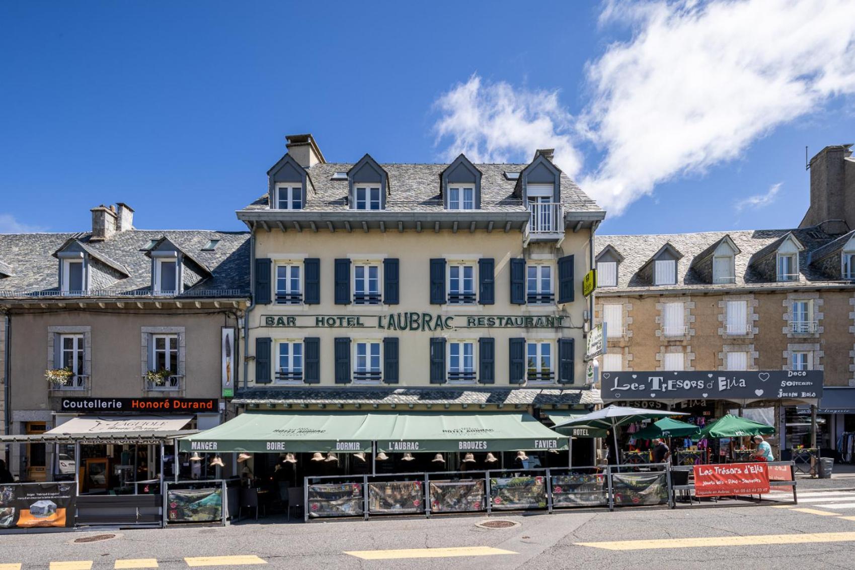 Hotel-Restaurant Logis L'Aubrac Лайоль Экстерьер фото